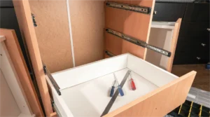 Vale a pena montar móveis por conta própria ou contratar um montador profissional em BH